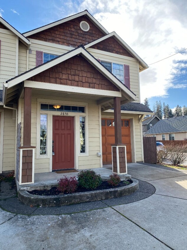 Primary Photo - Hood River Townhouse