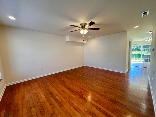 Foto del edificio - 44 Blakely Court