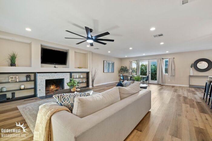 Primary Photo - Charming 3Bdm 3Ba Unfurnished Apartment wi...