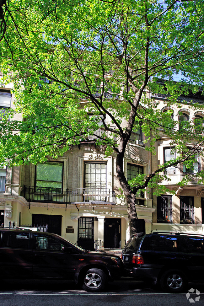 Building Photo - 260 W 91st St