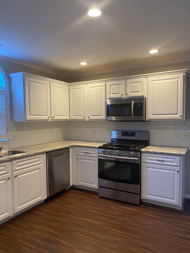 Photo - 815 Meadowstone Dr House