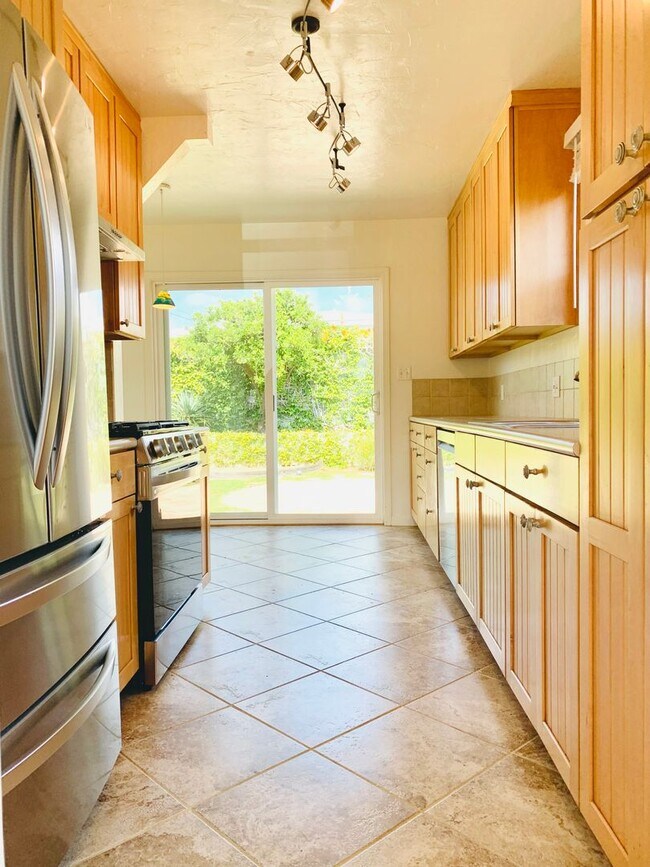 Foto del edificio - BEAUTIFUL 3BD/2BA HOME WITH A SPACIOUS BAC...
