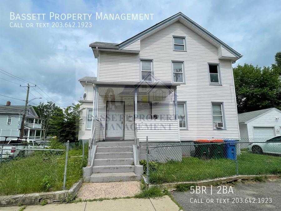 151 Crown St Unit 2nd Fl, Meriden, CT 06450 Room for Rent in Meriden