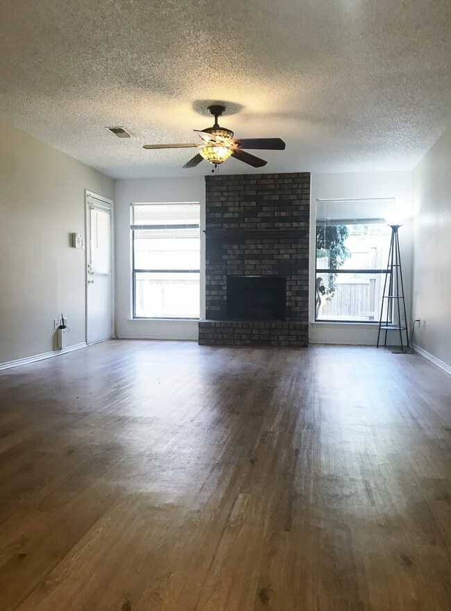 Building Photo - 2419 Kingsford Ct