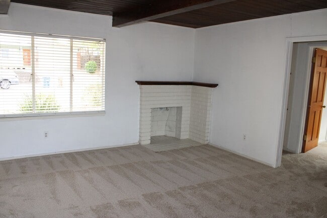 Foto del edificio - 3 bed 1 bath home