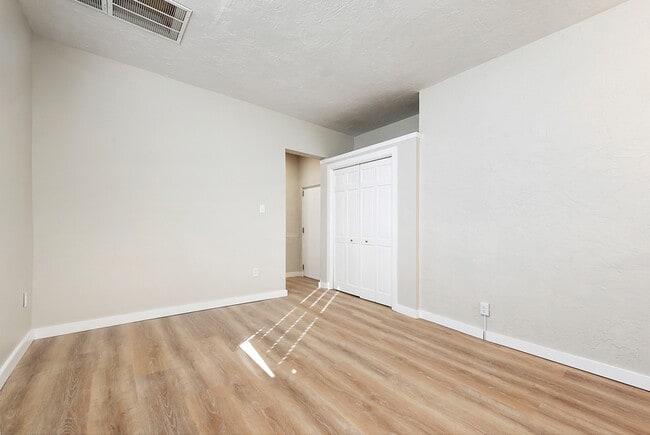 Building Photo - 416 Bailey Ave