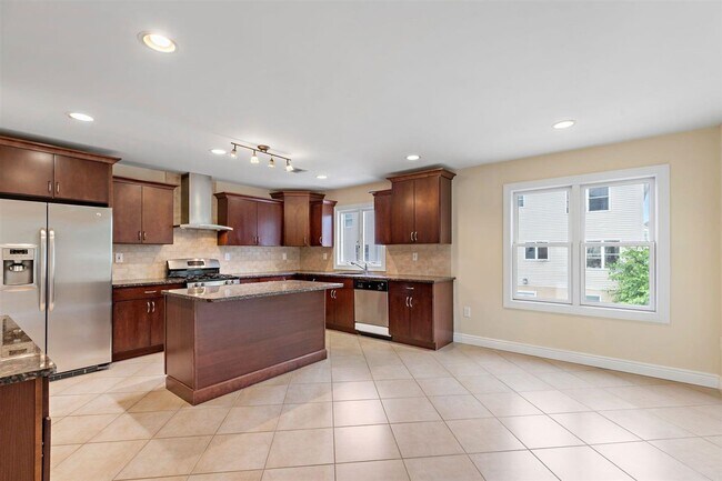 Building Photo - 8 Kiesewetter Ln