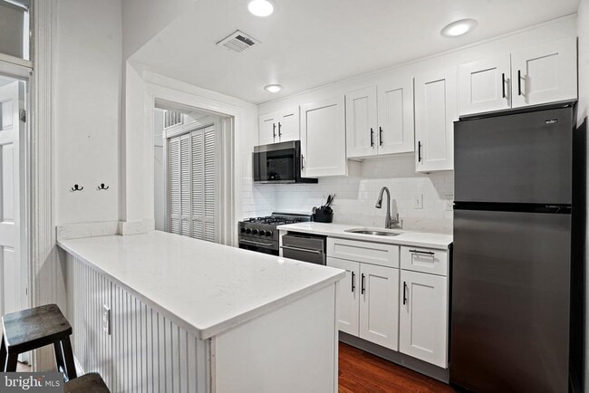 Building Photo - 409 Constitution Ave NE