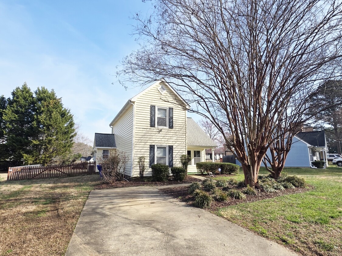 Photo - 2706 Ramblegate Ln (Durham, NC)