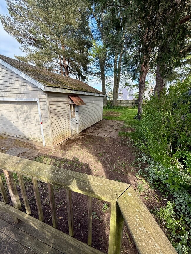 side of garage - 1005 Kellogg Ave