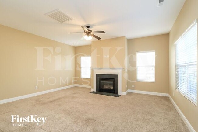 Foto del edificio - 2741 Timber Cove Ln