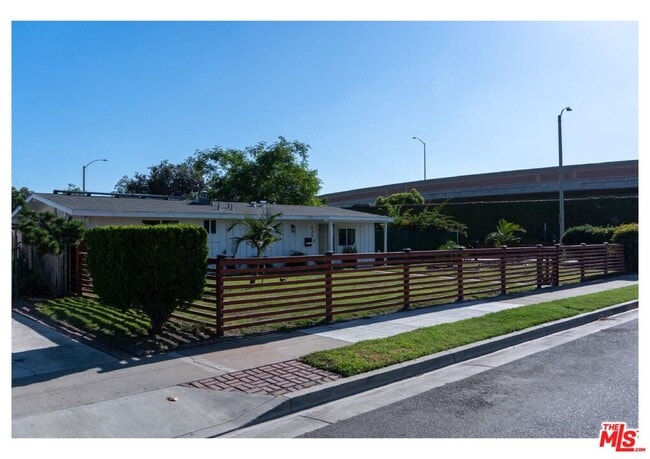 Building Photo - 848 W Irving Pl