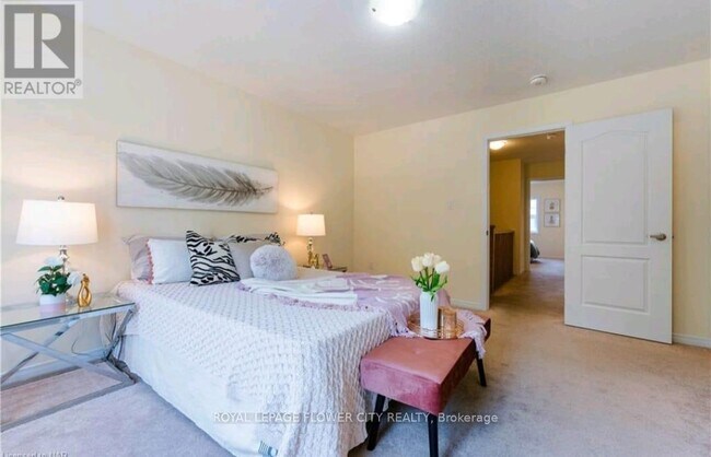 Building Photo - 8273 Tulip Tree Dr