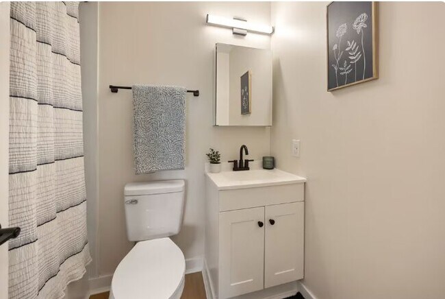 Foto del edificio - 4320 Arlington Cir