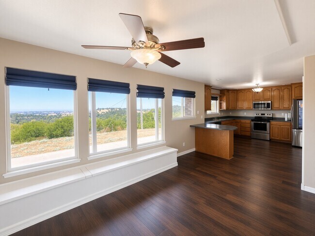 Foto del edificio - 12040 Twin Pines
