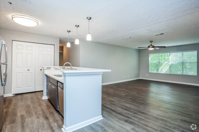 2BR, 2BA - 1,162 SF - Decatur Flats