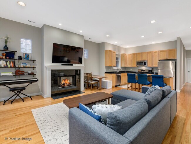 Foto del edificio - 1347 W Washington Blvd