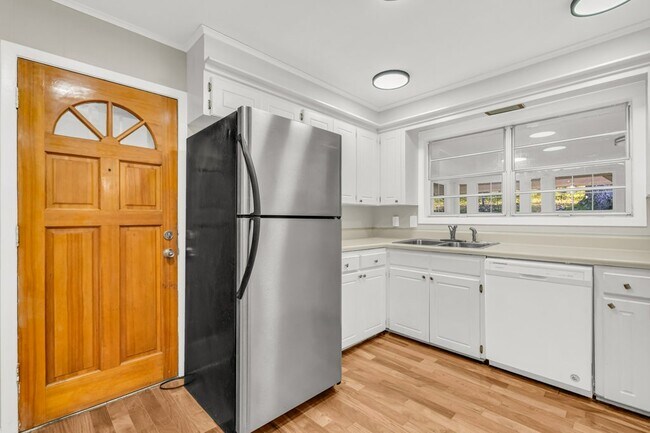 Foto del edificio - 222 Carr Rd