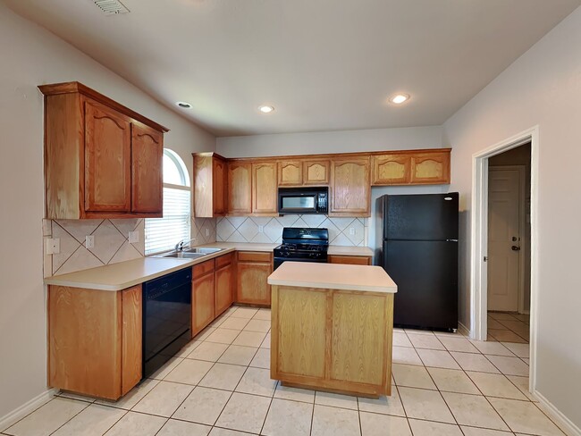 Building Photo - Cozy Home in Summer Creek Ranch! This is a...