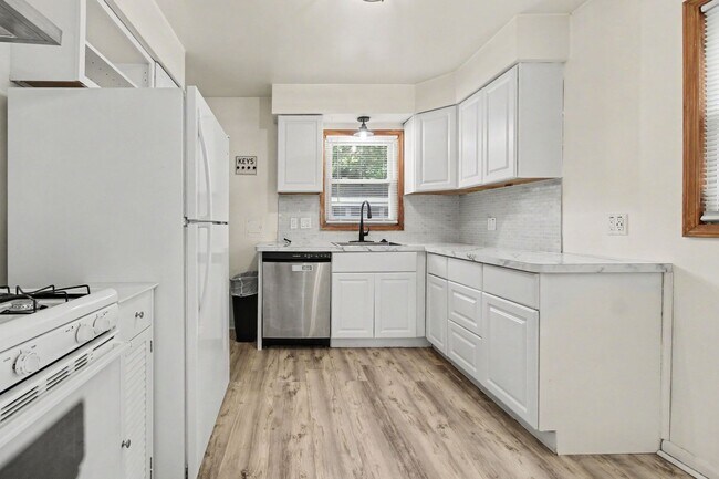 Building Photo - 29138 Hathaway