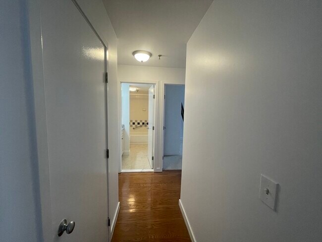 Building Photo - 71 Fulkerson St