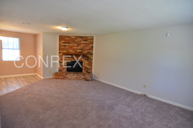 Foto del edificio - 2374 Basswood Dr