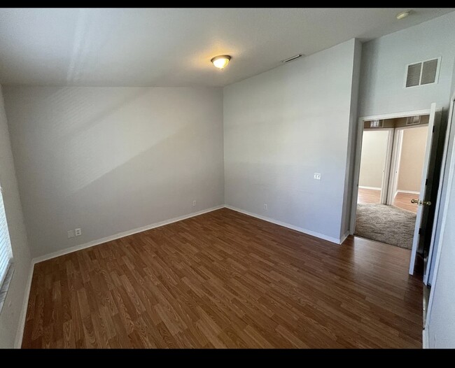 Building Photo - 1255 Charlesworth Dr