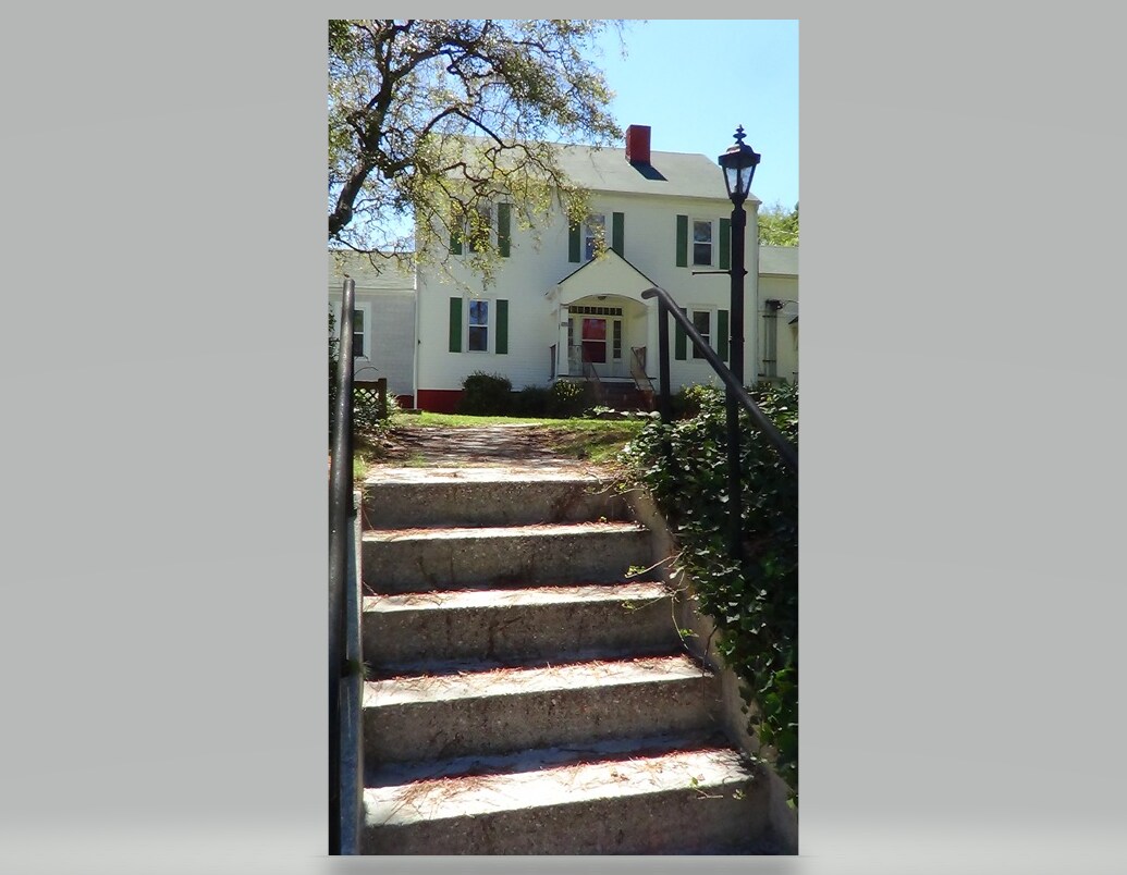 Primary Photo - 905 W Rowan St