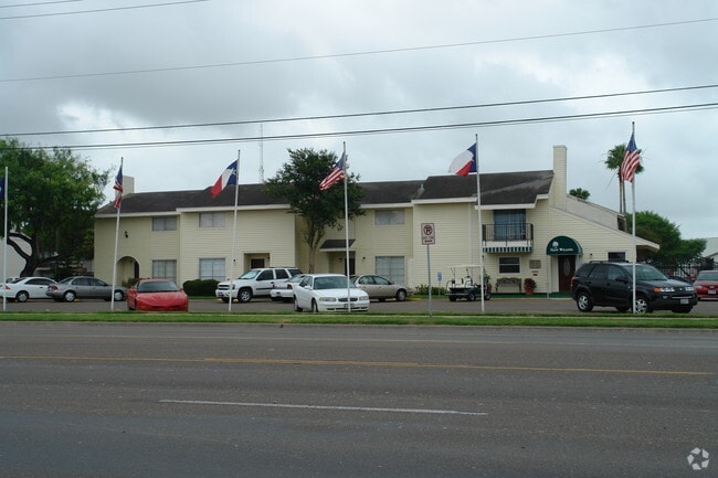 Glen Willows Apartments - South Shore Coastal Living
