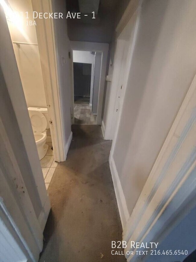 Foto del edificio - 8311 Decker Ave