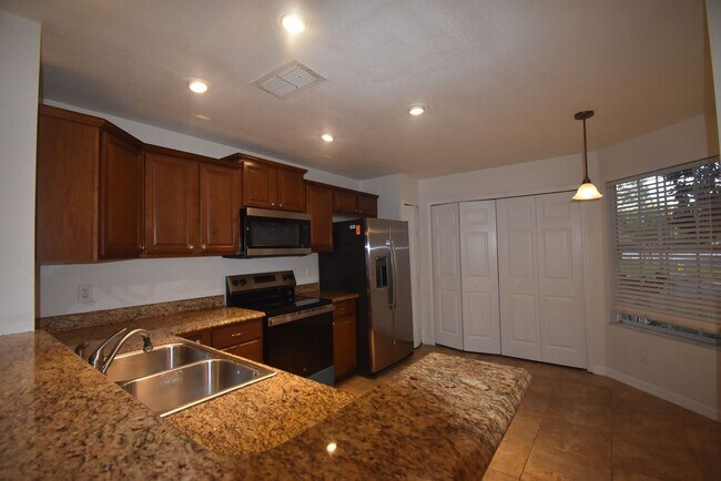 Foto del edificio - Townhome in Wekiva Reserve Half off First Full Month's Rent