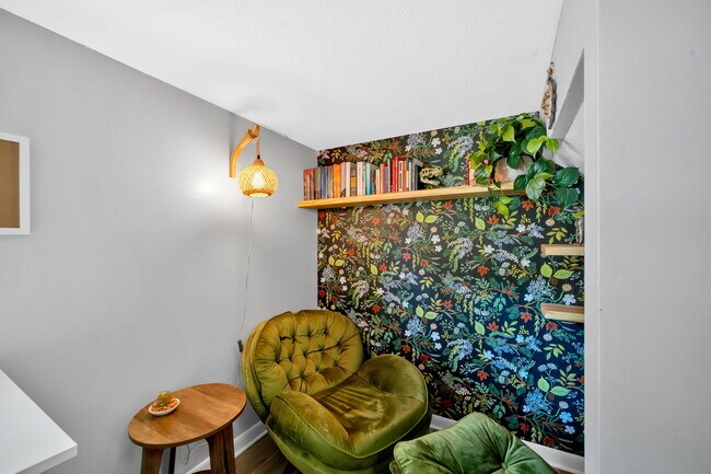 Foto del edificio - 7645 Chatham Cir