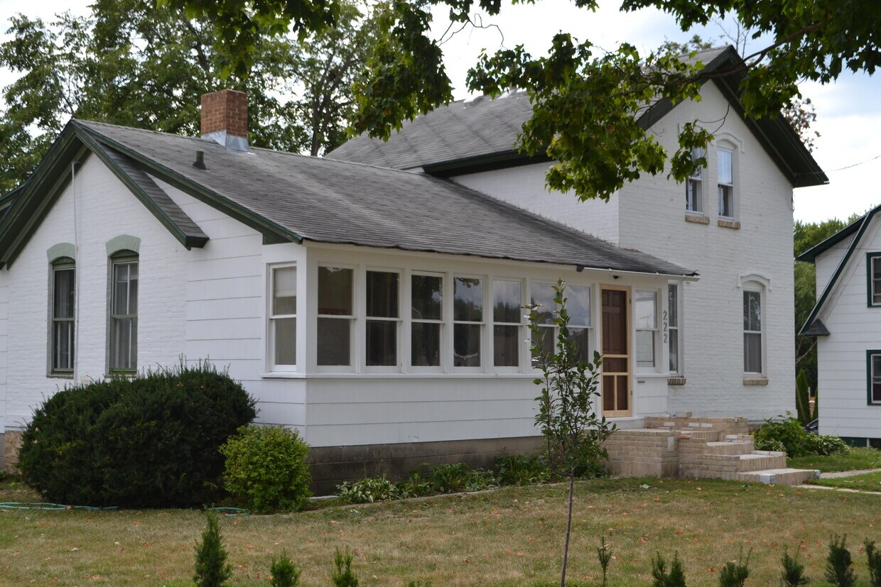 Primary Photo - 222 Water St