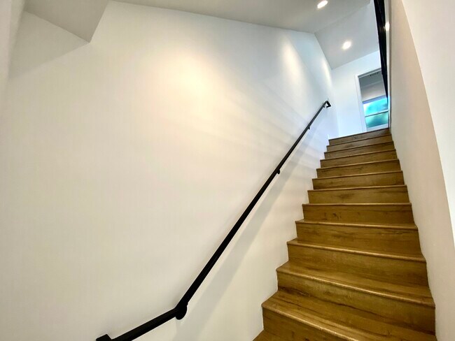 Foto del edificio - 1406 N Sycamore Ave