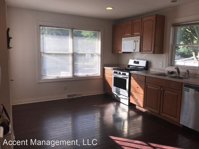 Building Photo - 5 br, 2 bath House - 2021 Monroe St