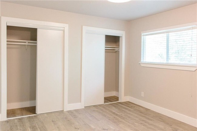 Building Photo - 1302 E 52nd St