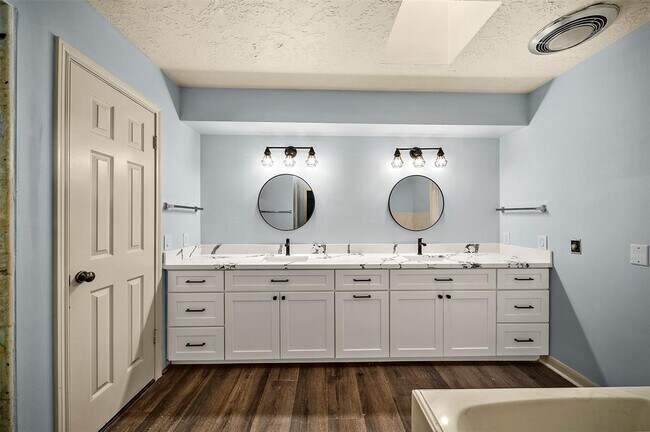 Foto del edificio - 14107 Woodnook Dr