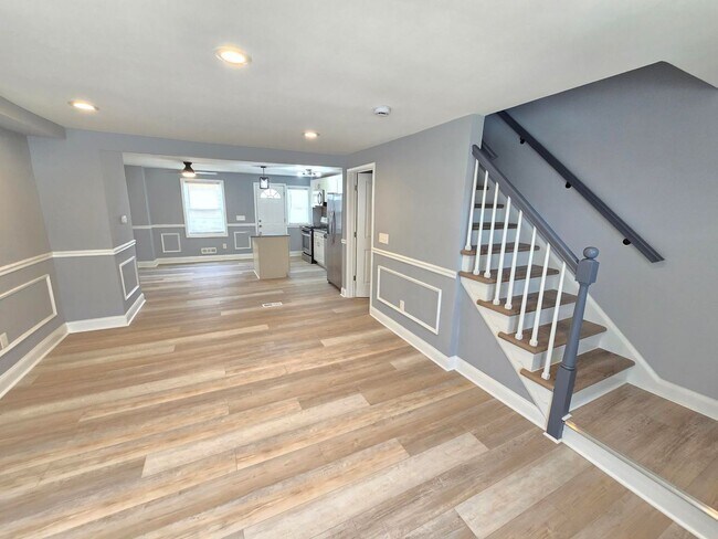 Foto del edificio - Beautiful 4 Bedroom 2 Bathroom East Baltim...