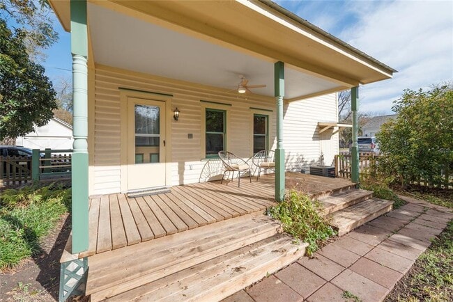 Building Photo - 705 Buttonwood St