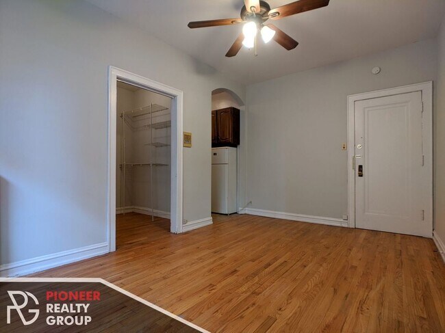 Foto del edificio - 2827 N Burling St