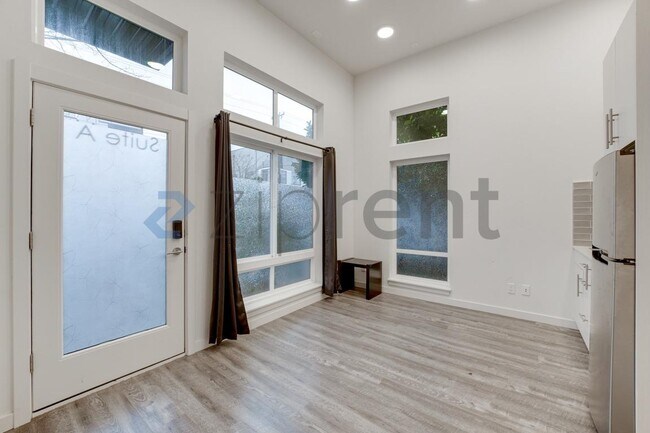 Foto del edificio - 6736 15th Ave NW