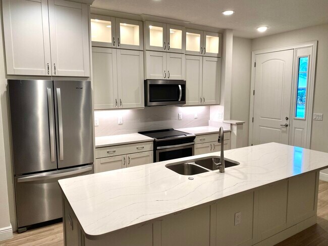 Building Photo - 1011 Steven Patrick Ave