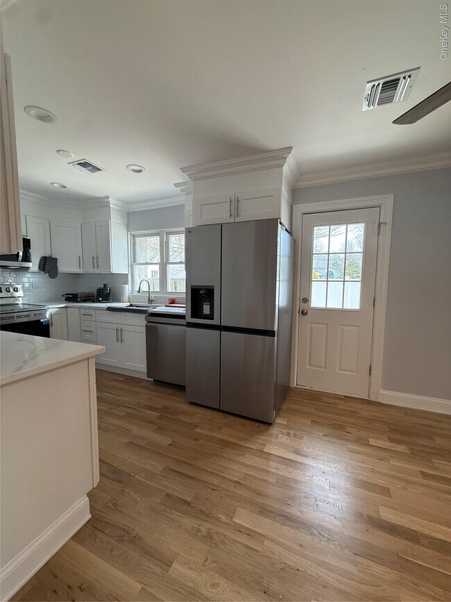 Foto del edificio - 165 Lynbrook Dr