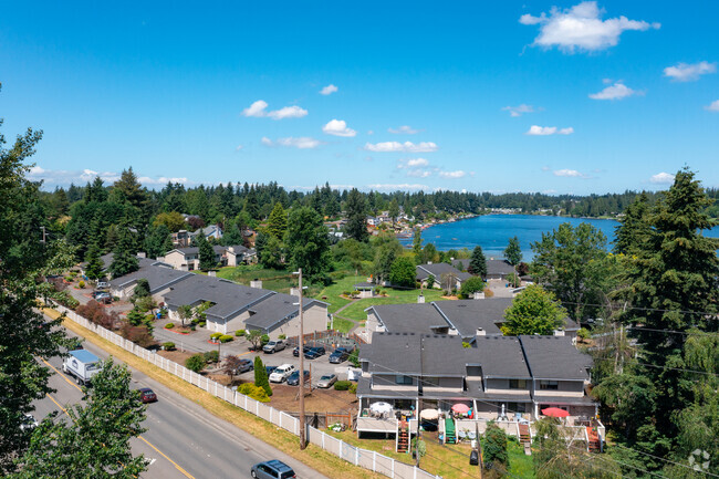 Building Photo - Township Lake Meridian