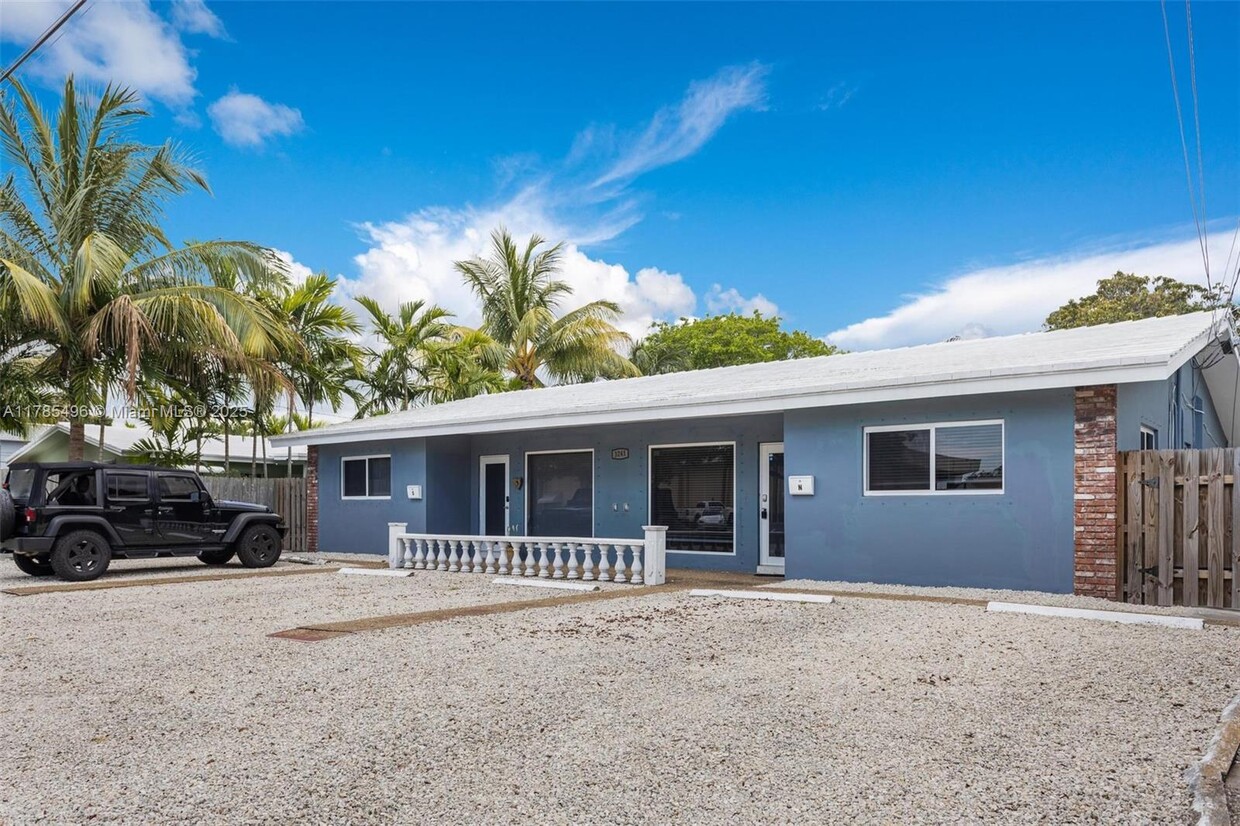Foto principal - 3241 NE 17th Ave