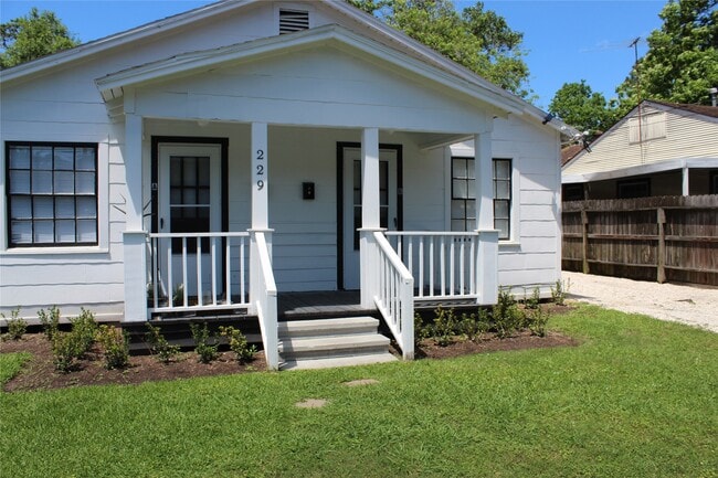 Building Photo - 229 Neyland St
