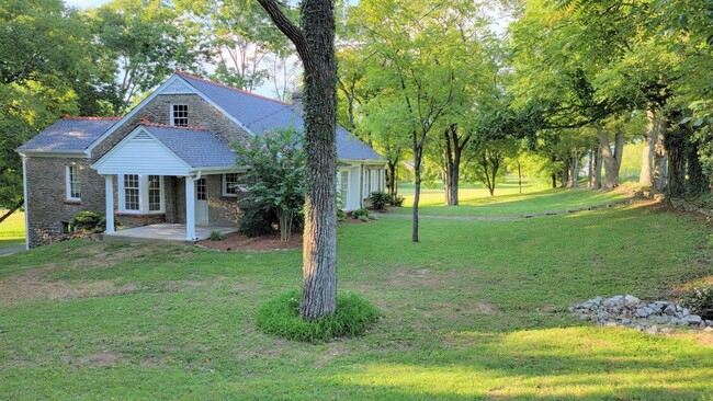 Building Photo - 7643 Nolensville Rd