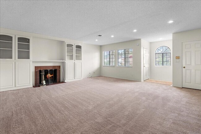 Building Photo - Charming Alhambra Traditional with Bonus R...