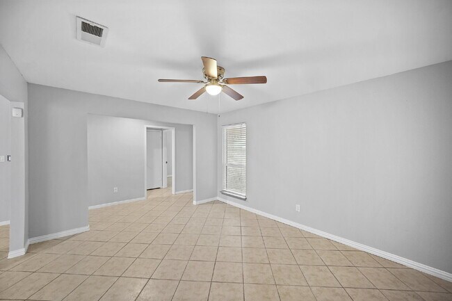 Foto del edificio - "Charming 3-Bedroom Haven on Gladewell Drive with Elegant Granite Touches!"
