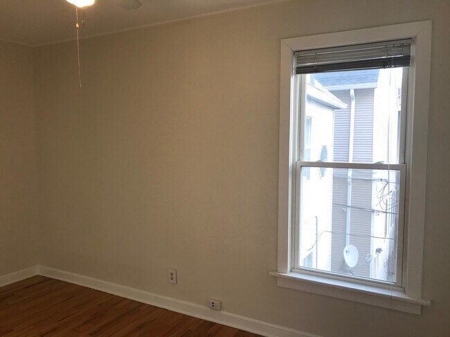 Building Photo - 5317 N Winchester Ave